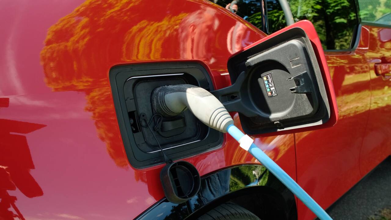 Vilnius ieško operatorių įrengti viešas elektromobilių stoteles