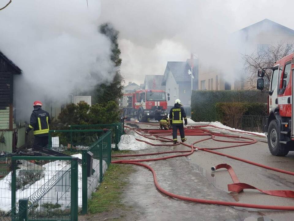 Kauno specialiųjų tarnybų Kūčios: muštynės, tragiškas gaisras ir moters gaivinimas