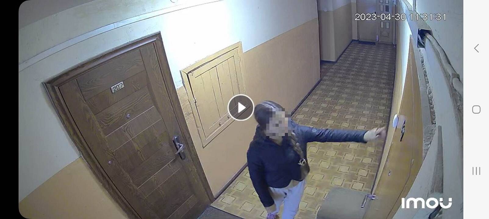 Garliaviškius šiurpina įtartinos moterys: beldžiasi į duris, vaikų klausinėja, ar namie yra tėvai