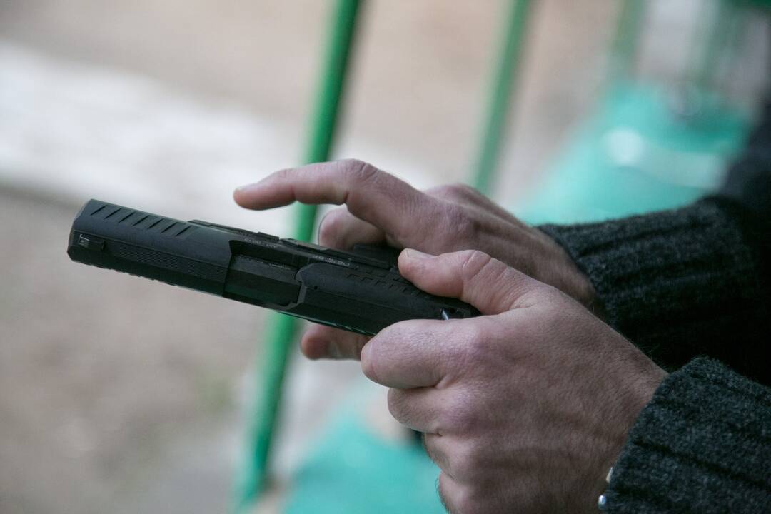 Namuose Trakų rajone vyras rado moters laikytą ginklą