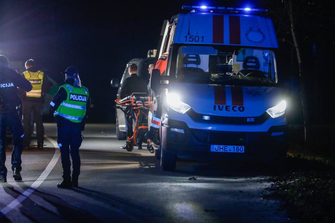 Vilniaus rajone nuo kelio nuvažiavo „VW Passat“: žuvo keleivis