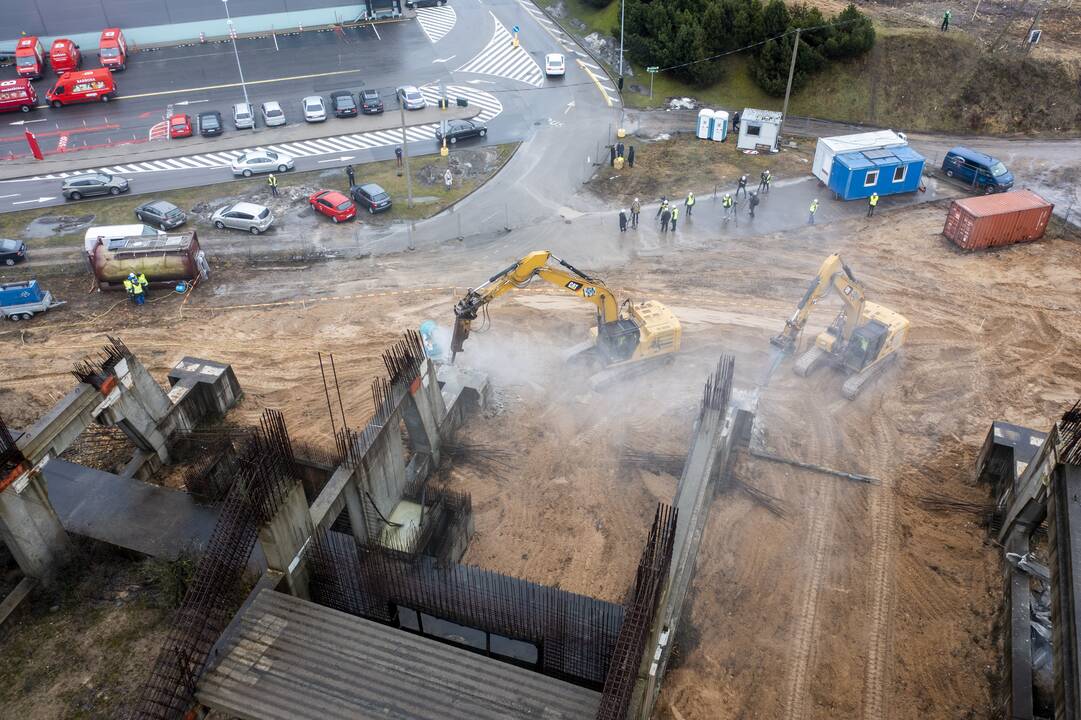 Vilniuje griaunamos Nacionalinio stadiono konstrukcijos