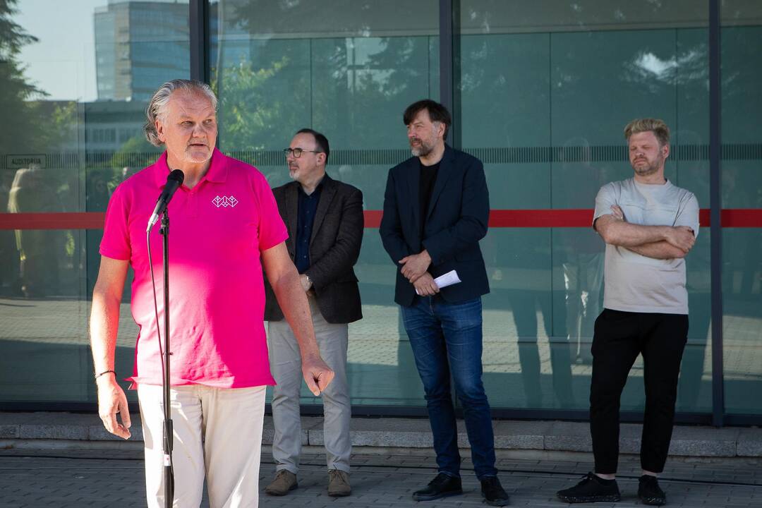 Akcentai: vitrinose įrengti dizaino objektai tapo tarsi nemokama paroda po atviru dangumi.