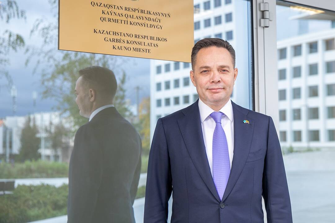 Pareigos: Kazachstano Respublikos Garbės konsulato Garbės konsulu Kauno regionui A. Milinis paskirtas rugsėjo pradžioje.