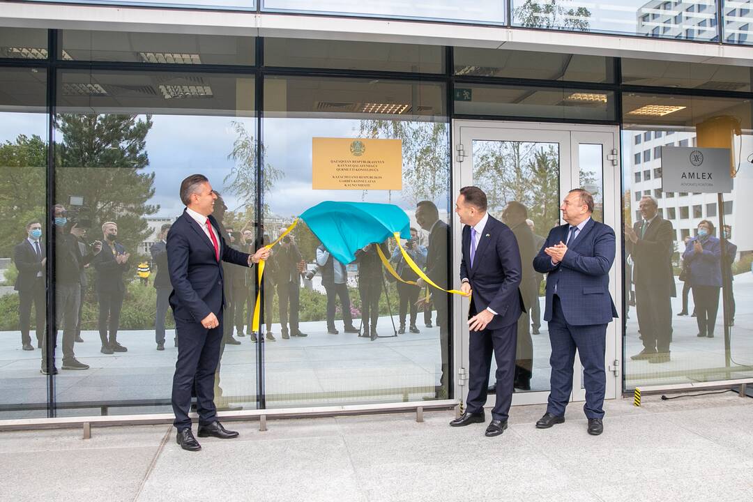 Pareigos: Kazachstano Respublikos Garbės konsulato Garbės konsulu Kauno regionui A. Milinis paskirtas rugsėjo pradžioje.