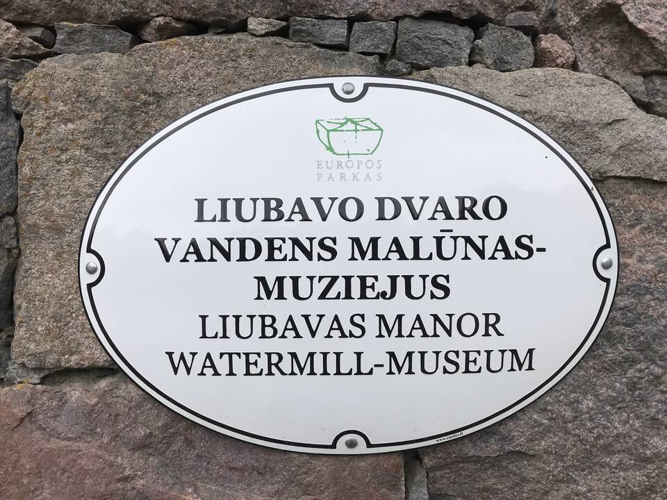 Vaizdas: Liubavas – vienas seniausių ir romantiškiausių Lietuvos dvarų, įsikūręs vaizdingoje vietovėje prie Gerėjos upės, dabar vadinamos Žalesa. (vaizdas iš viršaus)
