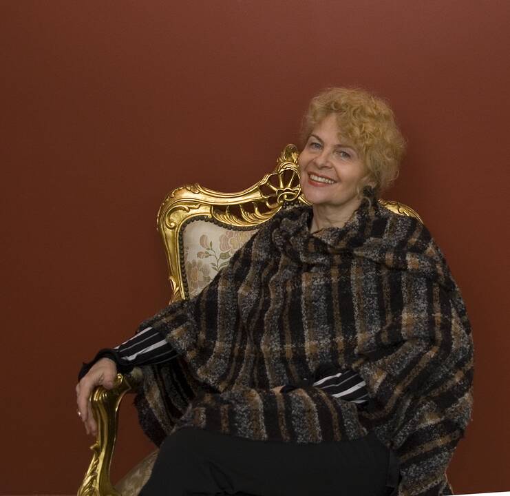 Ypatinga: tik iš pažiūros V.Sagaitytė panaši į savo sukurtas operečių herojes - trapias, jausmingas, sentimentalias.