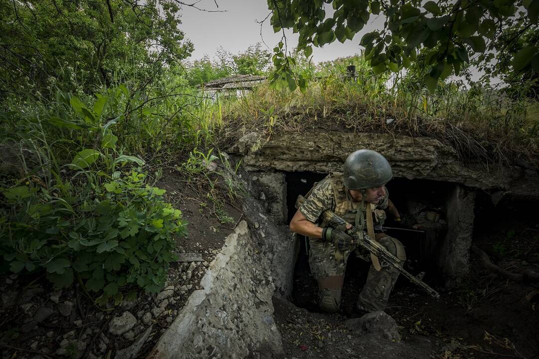 Rusija skelbia Ukrainos vakaruose sunaikinusi NATO ginklams skirtų šaudmenų sandėlį