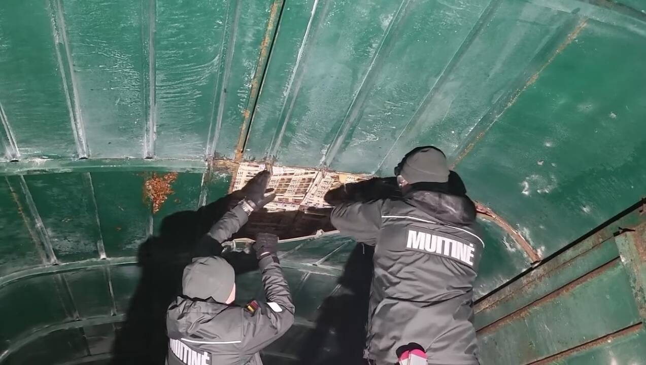 Iš Kaliningrado srities įvažiavusiame traukinyje – daugiau nei 0,5 mln. eurų cigarečių kontrabanda