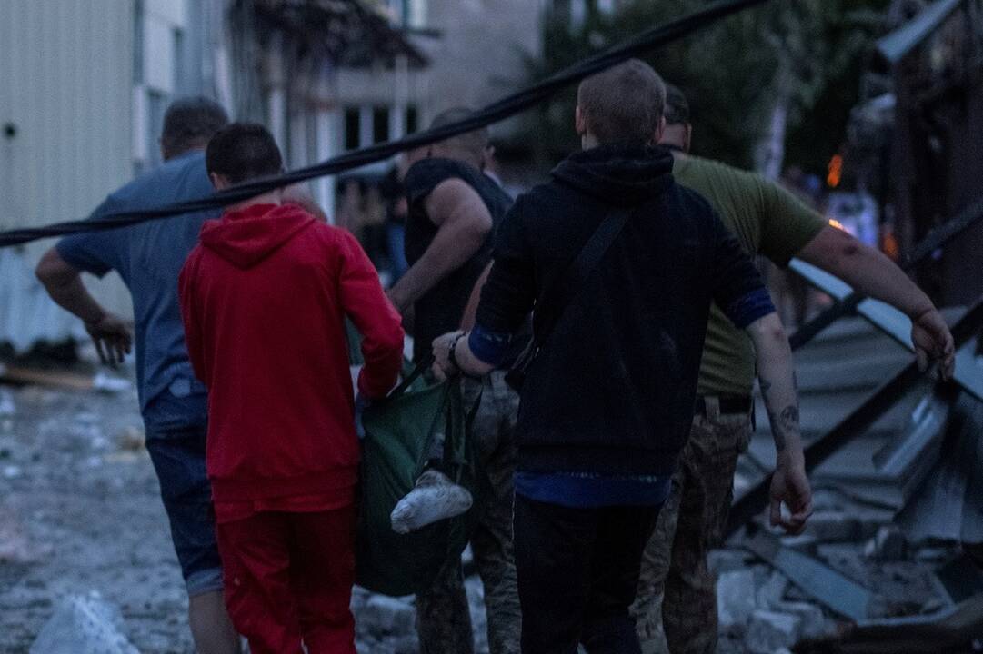 Per okupantų raketinį smūgį restoranui Kramatorske žuvusių žmonių skaičius padidėjo iki 9