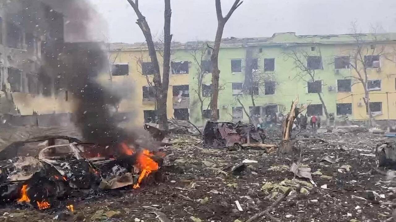 Išpuolis prieš Mariupolio ligoninę pareikalavo aukų: tarp jų – maža mergaitė