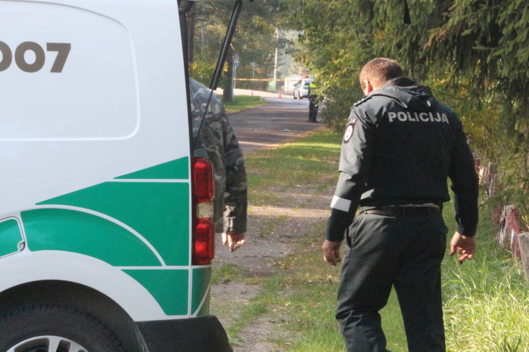 Naktį Vilniaus rajone rastas vyro lavonas: sulaikyti du įtariamieji nužudymu