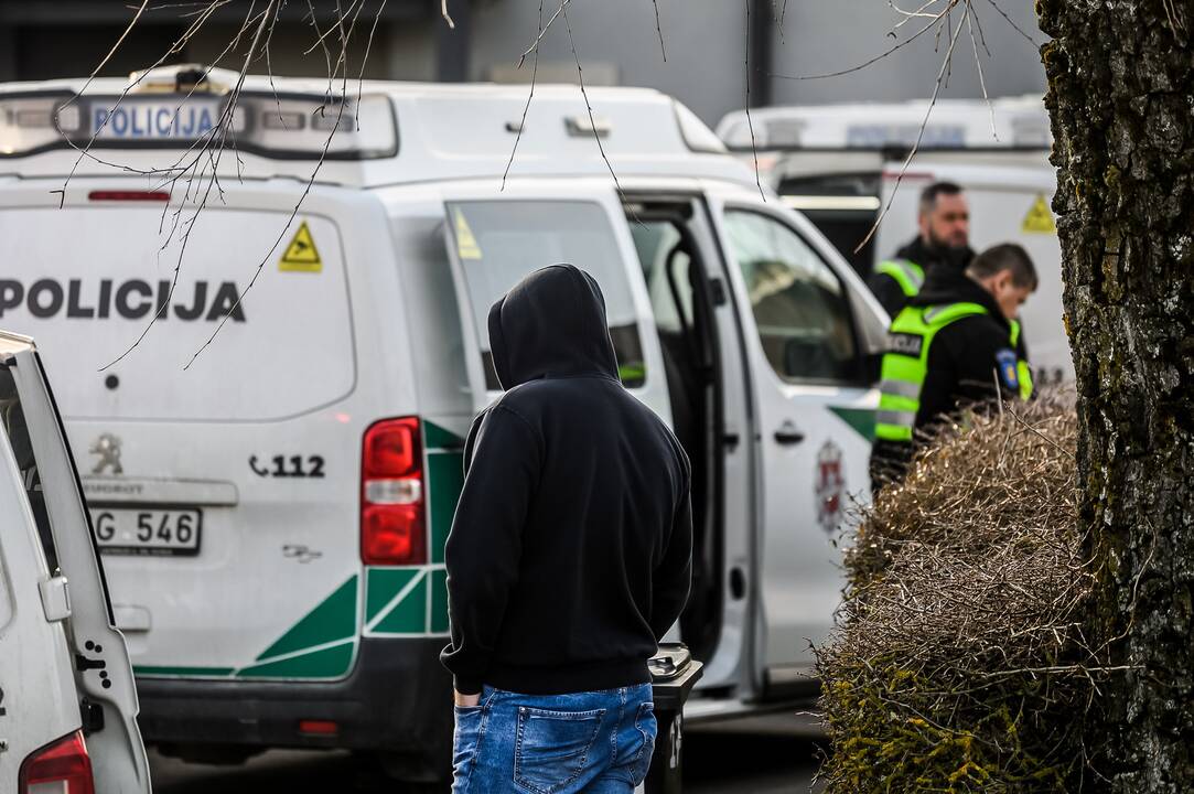 Šilalėje sulaikytas girtutėlis vyras apgadino policijos automobilio vidų
