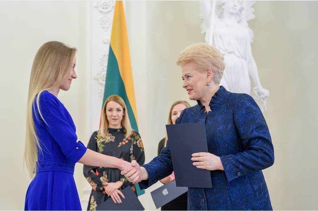 Svarbiausia: meilė įkvepia Violetą vėl tikėti, vėl kovoti už gyvenimą, todėl jos personažą scenoje įkūnijanti G.Bukinė visų pirma linki meilės.