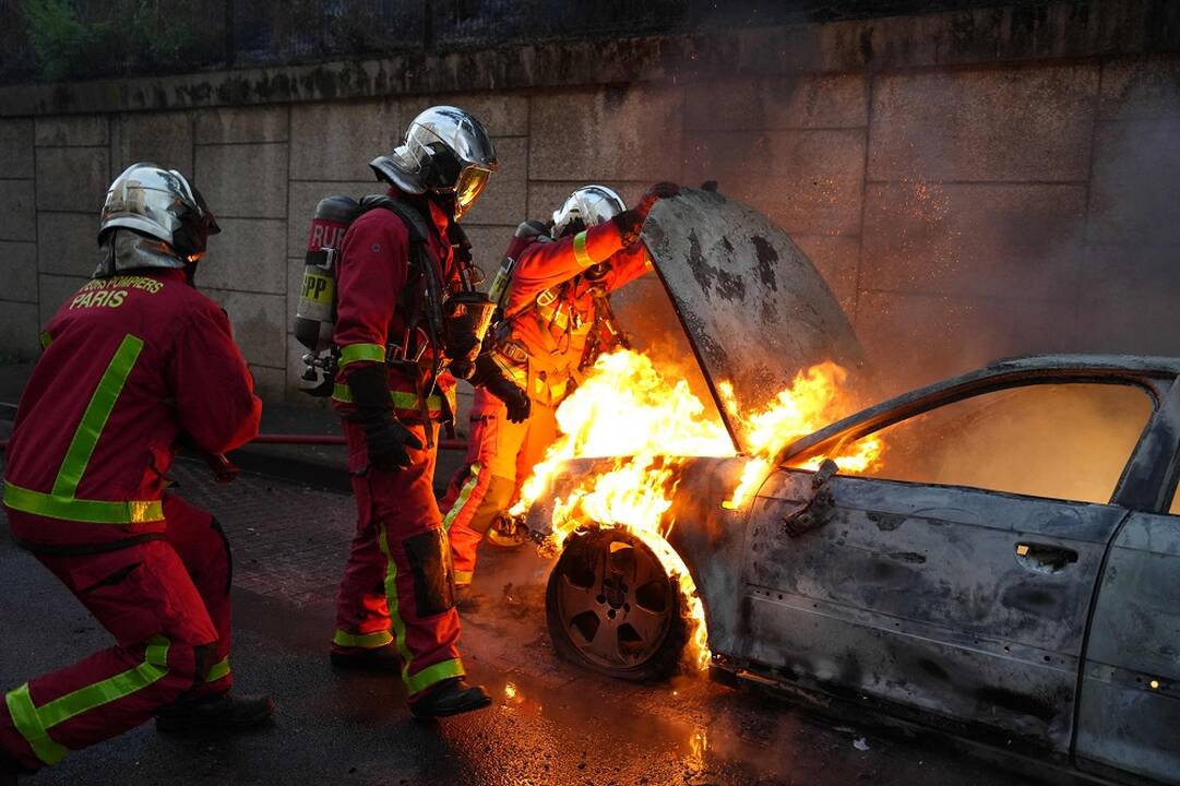 Prancūzijoje policijai nušovus paauglį žmonės įsiuto: kilo protestai ir gaisrai
