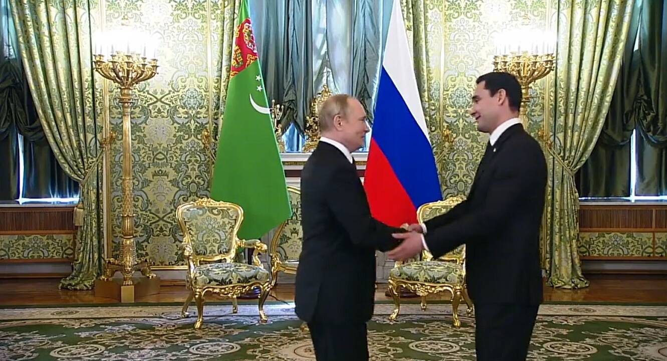 V. Putino susitikimas su Turkmėnijos prezidentu užminė mįslę: vaizdo įrašas sumontuotas?