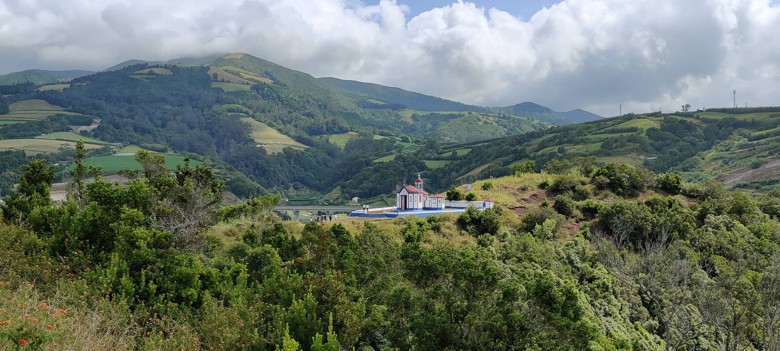Spalvotai: vienas daugiausia fotografuojamų pasaulio vaizdų atsiveria nuo Boca do Inferno apžvalgos aikštelės.