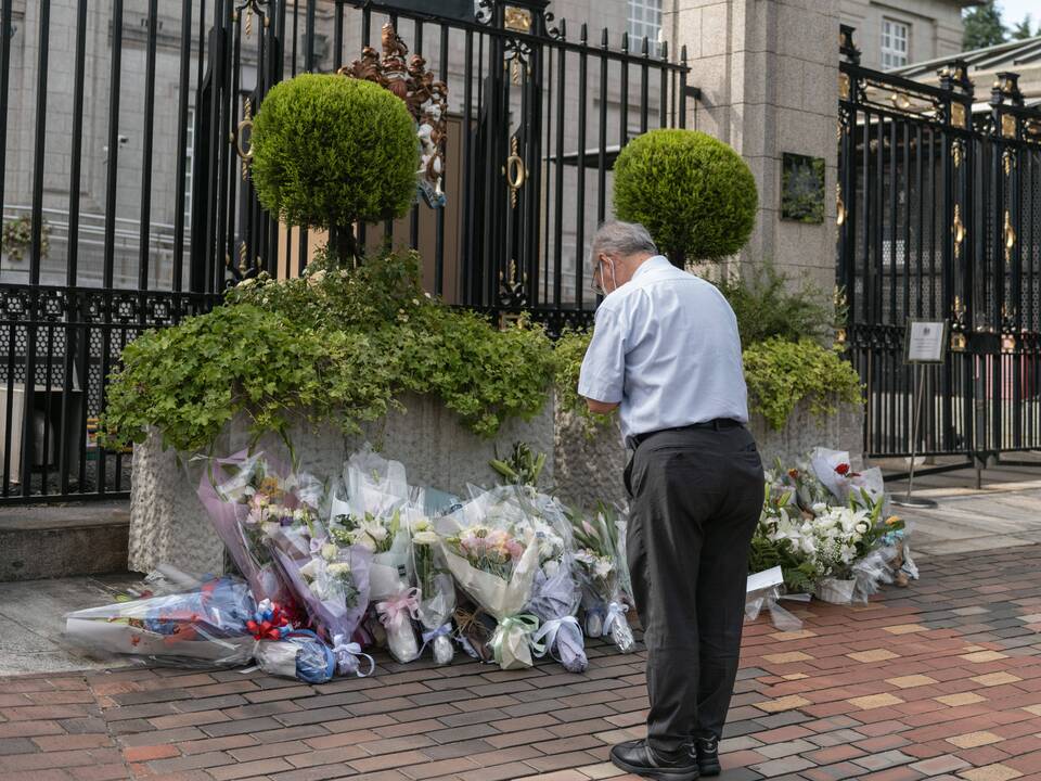 Žmonės gedi mirusios karalienės Elizabeth II