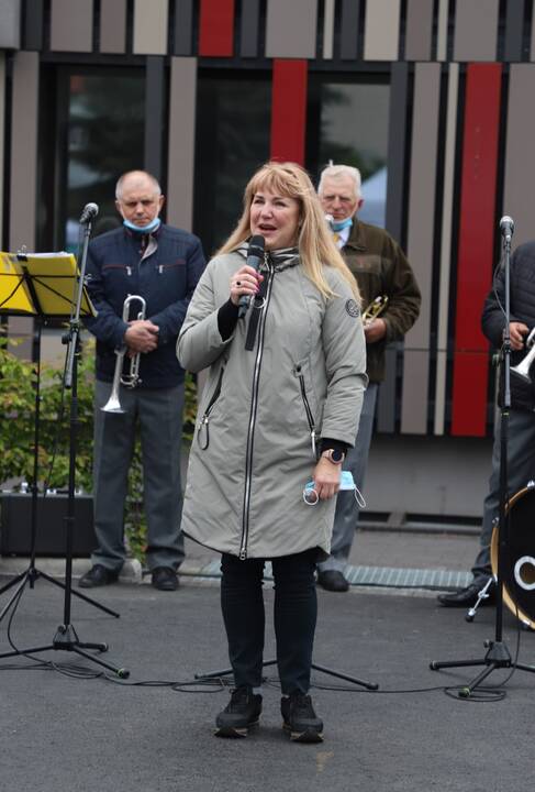 Viliotinis: pirmąją prekybos dieną pirkėjus į naują turgelį viliojo ir Babtų kultūros centro liaudiškos muzikos kapelos "Šventupis" atliekamos dainos bei Ežerėlio kultūros centro moterų liaudiškų šokių grupės "Vijoklė" nuotaikingi šokiai.