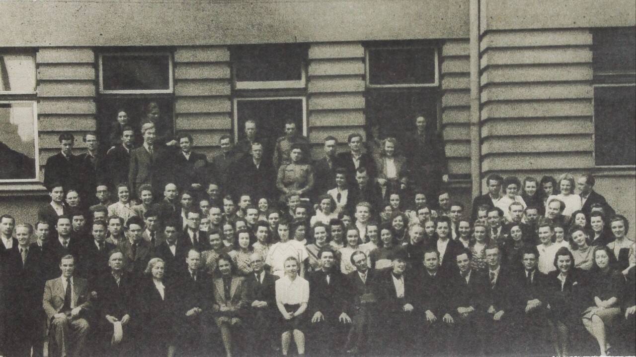 Pradžia: Kauno konservatorijos steigimo iškilmės 1933 m. ir lemtingasis K.Bizausko įsakymas Nr. 551, kuriuo 1920 m. spalio 1 d. mokykla perimama valstybės žinion.