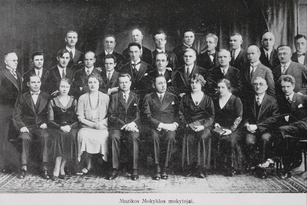 Pradžia: Kauno konservatorijos steigimo iškilmės 1933 m. ir lemtingasis K.Bizausko įsakymas Nr. 551, kuriuo 1920 m. spalio 1 d. mokykla perimama valstybės žinion.