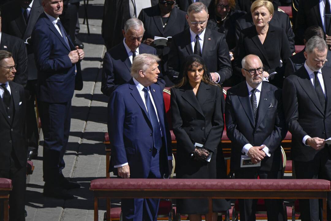 Per popiežiaus Pranciškaus laidotuves Estijos prezidentas pakvietė Trumpą į Estiją
