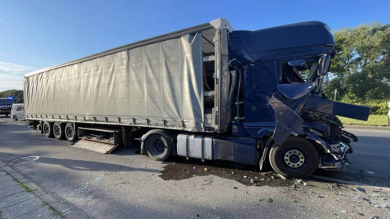 Taranavo: vilkiko vairuotojas per miestą dūmė gerokai išgėręs ir net nepamatė stovinčio kito vilkiko.