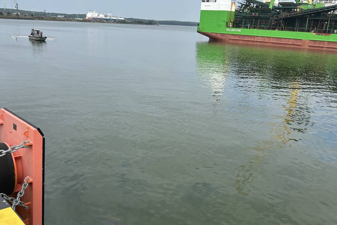 Aplinkosaugininkai nustatė Klaipėdos uostą dyzelinu užteršusį laivą