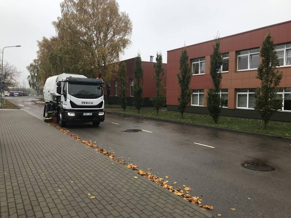 Efektyvu: Anglijoje pagamintos naujos transporto priemonės susiurbia net pačias mažiausias kietąsias daleles.
