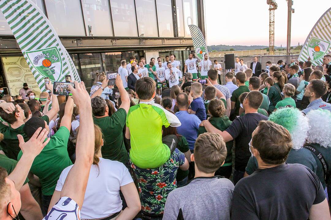 Kauno „Žalgiris“ švenčia su aistruoliais