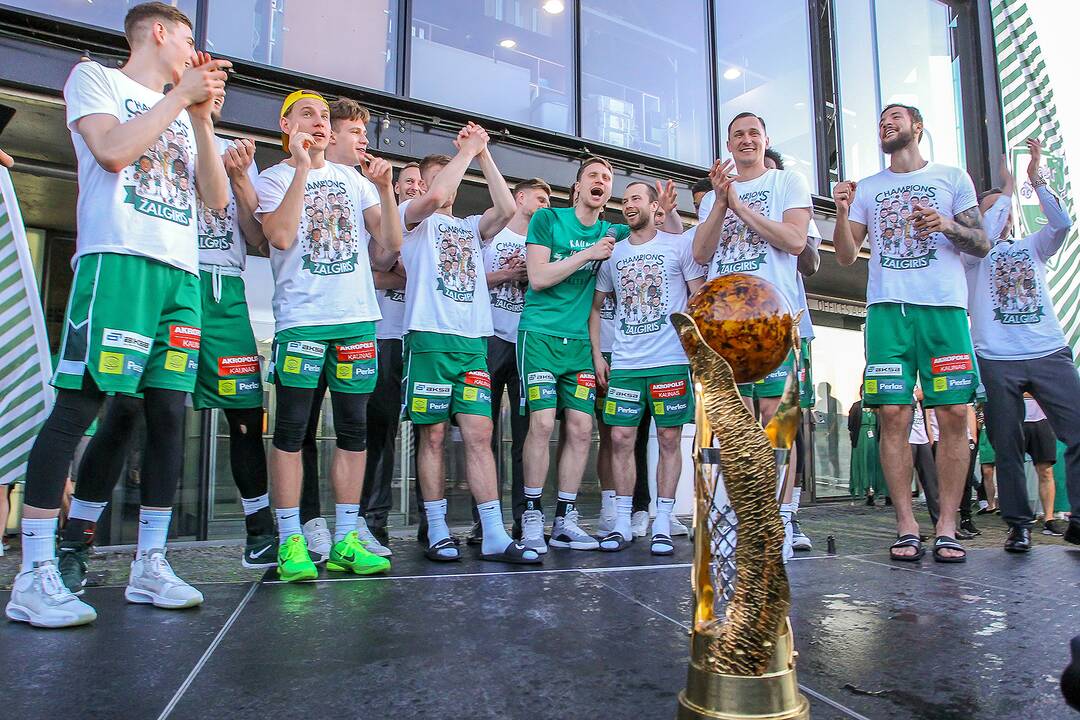 Kauno „Žalgiris“ švenčia su aistruoliais