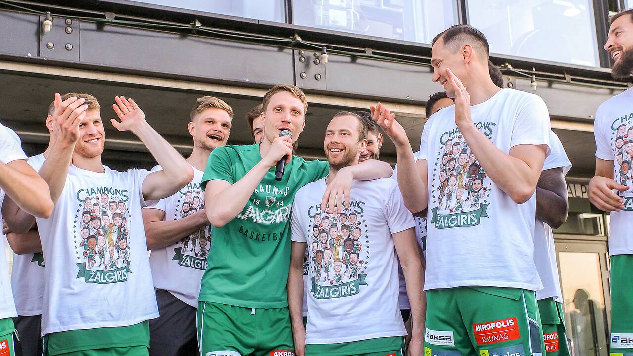 Kauno „Žalgiris“ švenčia su aistruoliais