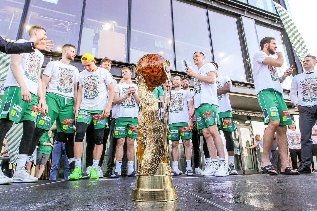 Kauno „Žalgiris“ švenčia su aistruoliais