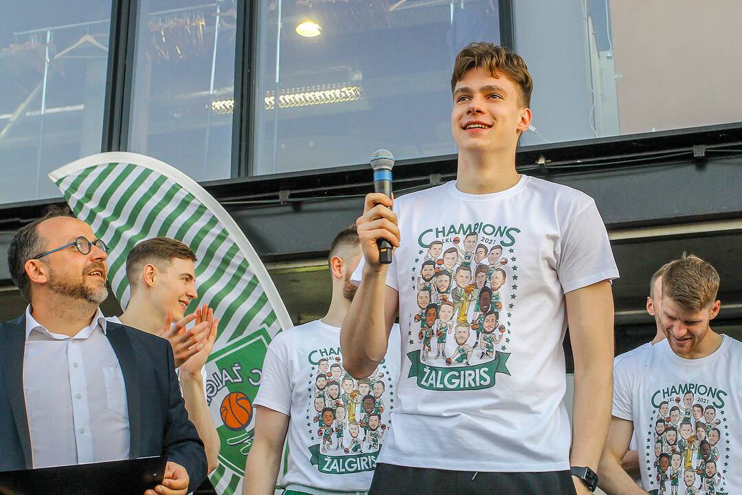 Kauno „Žalgiris“ švenčia su aistruoliais