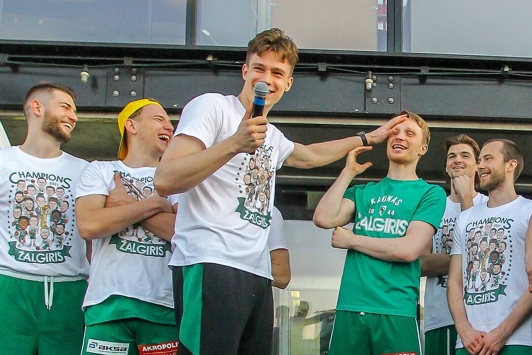 Kauno „Žalgiris“ švenčia su aistruoliais