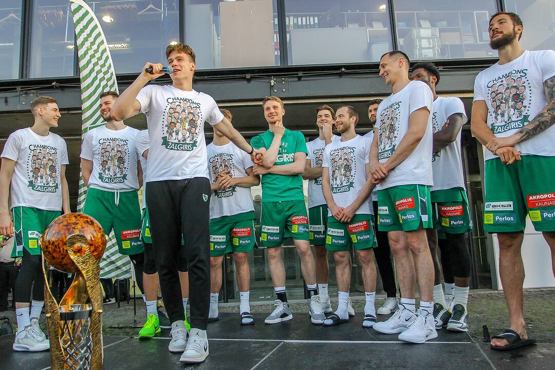 Kauno „Žalgiris“ švenčia su aistruoliais