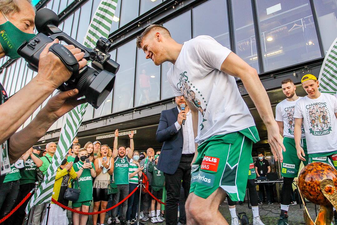 Kauno „Žalgiris“ švenčia su aistruoliais