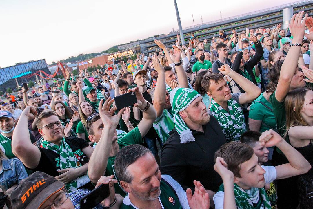 Kauno „Žalgiris“ švenčia su aistruoliais