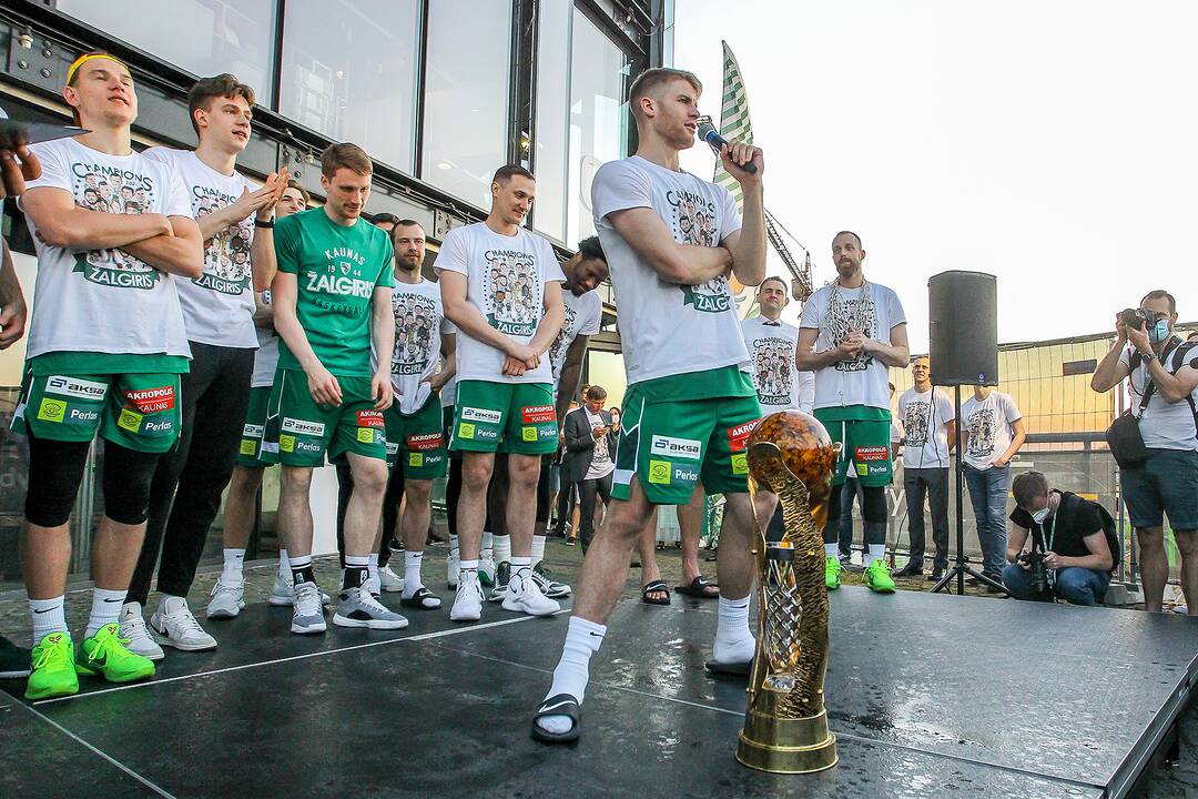 Kauno „Žalgiris“ švenčia su aistruoliais