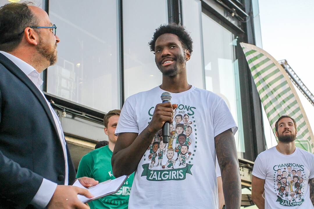 Kauno „Žalgiris“ švenčia su aistruoliais