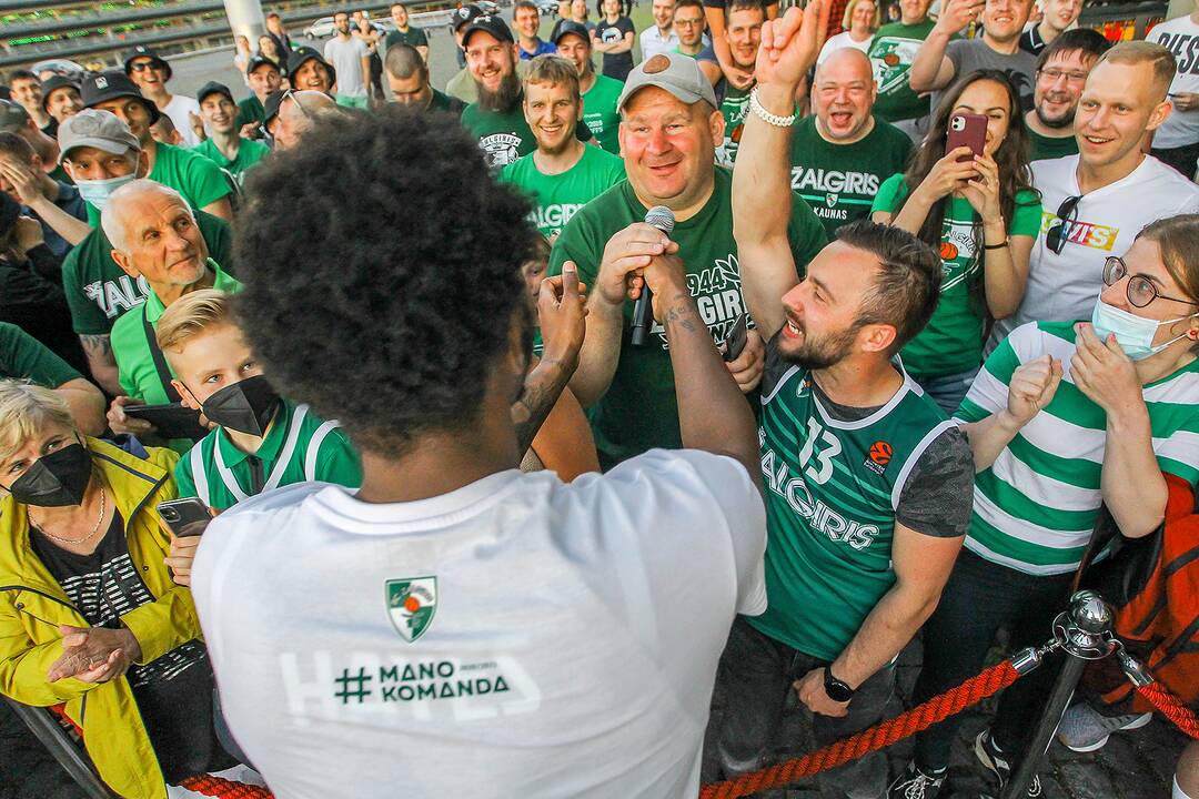 Kauno „Žalgiris“ švenčia su aistruoliais