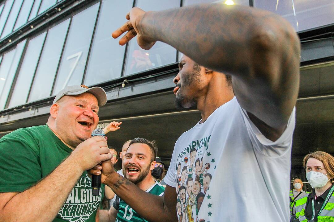 Kauno „Žalgiris“ švenčia su aistruoliais