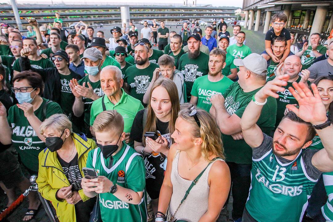 Kauno „Žalgiris“ švenčia su aistruoliais