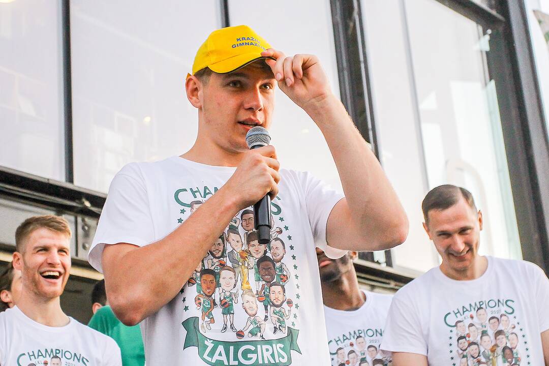 Kauno „Žalgiris“ švenčia su aistruoliais