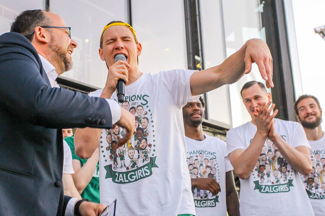 Kauno „Žalgiris“ švenčia su aistruoliais