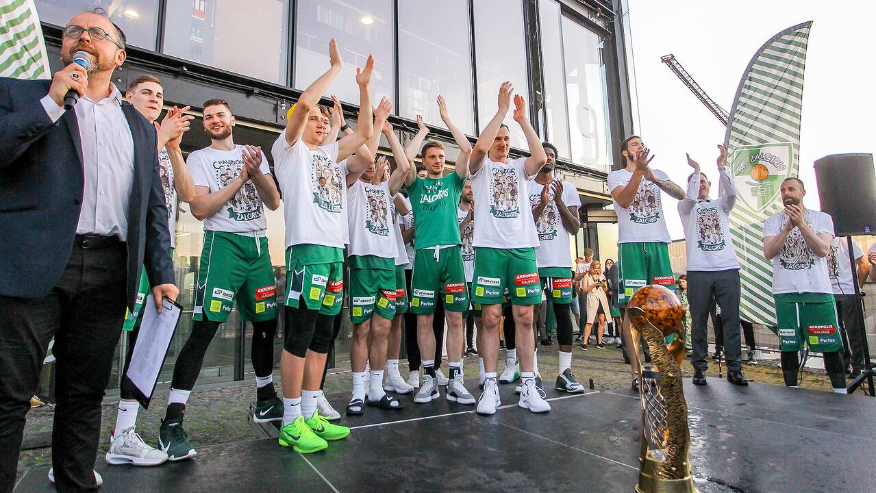 Kauno „Žalgiris“ švenčia su aistruoliais