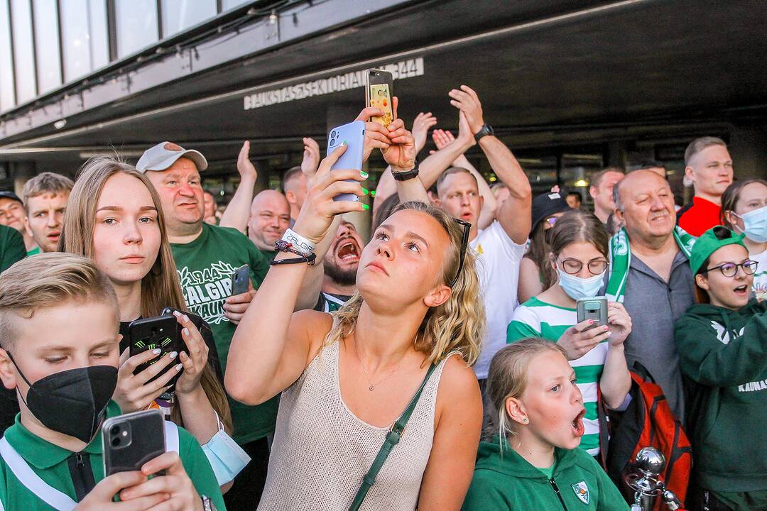 Kauno „Žalgiris“ švenčia su aistruoliais