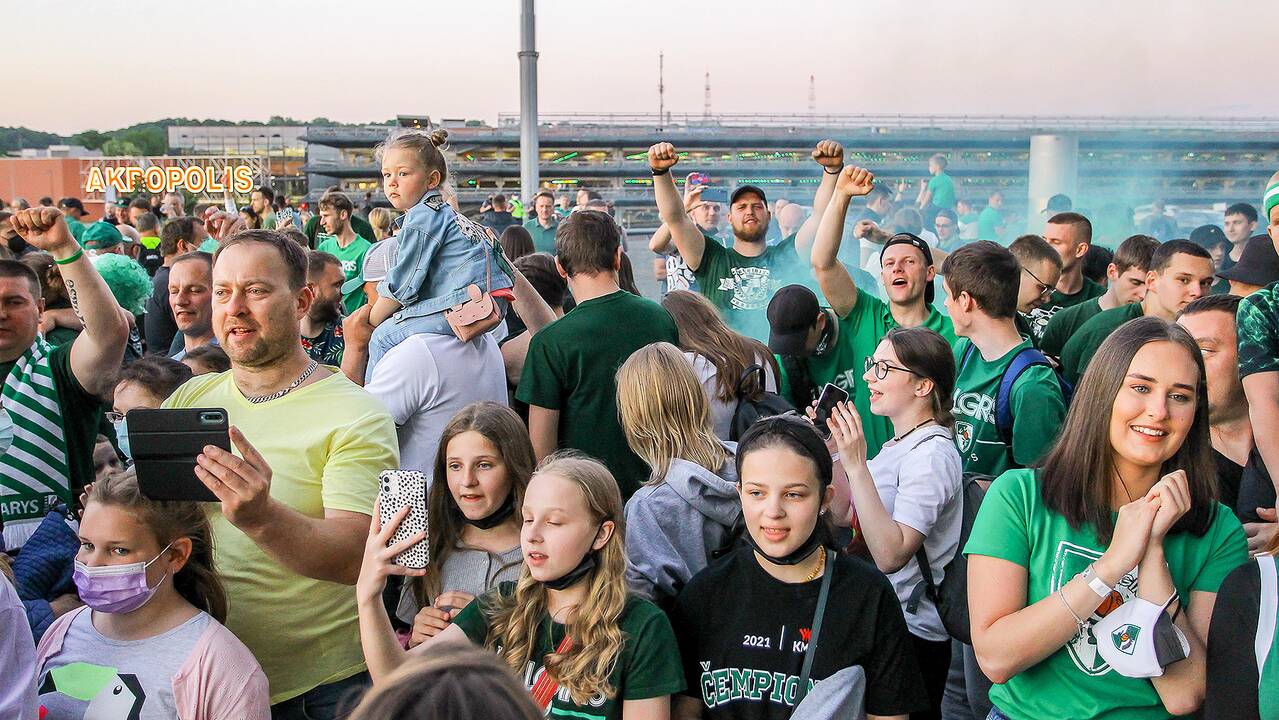 Kauno „Žalgiris“ švenčia su aistruoliais