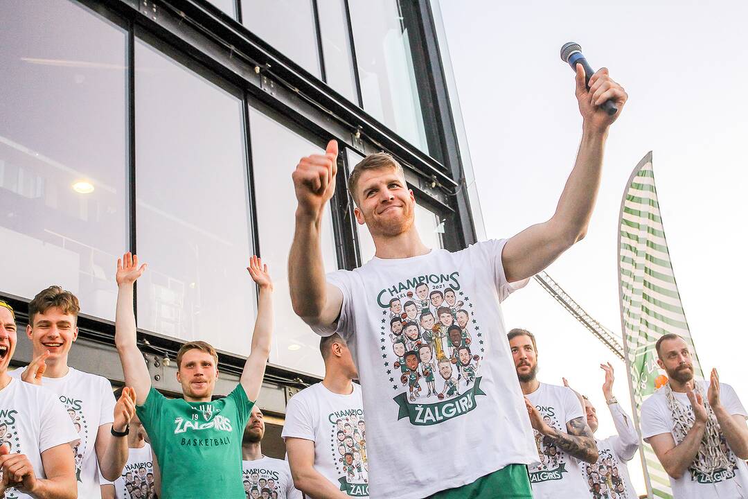 Kauno „Žalgiris“ švenčia su aistruoliais