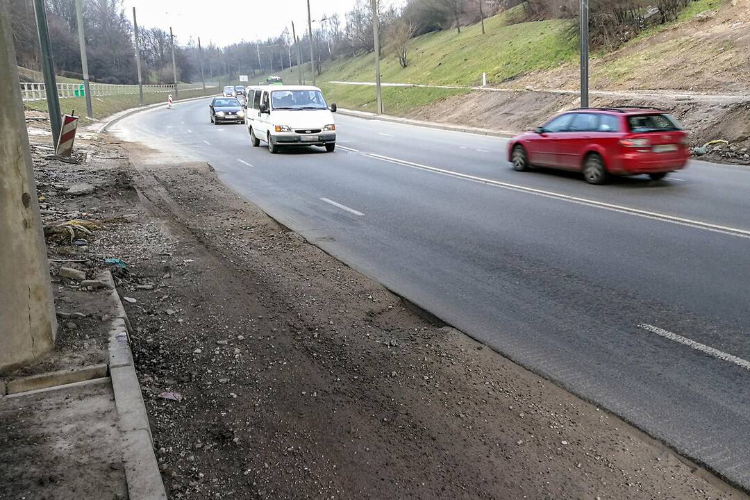 Netvarkomas pavojingas gatvės ruožas Petrašiūnuose